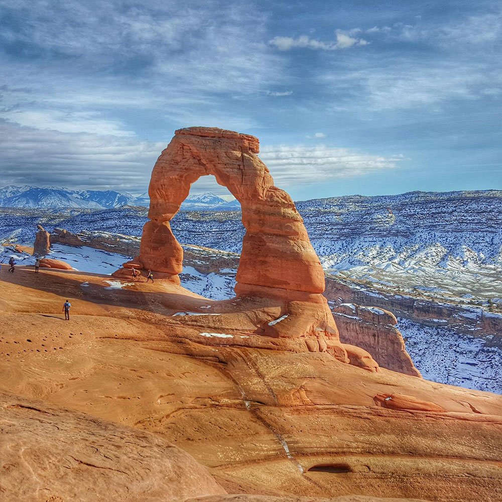 Delicate Arch in Utah desert landscape